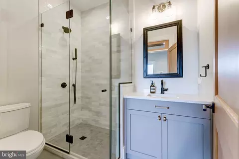 Bath - 1327 R St NW #2, Washington, DC 20009 photo 5 of 7