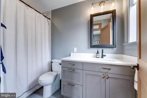 Bath - 1327 R St NW #2, Washington, DC 20009 photo 7 of 7