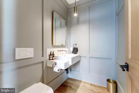 Bath - 1327 R St NW #2, Washington, DC 20009 photo 1 of 7