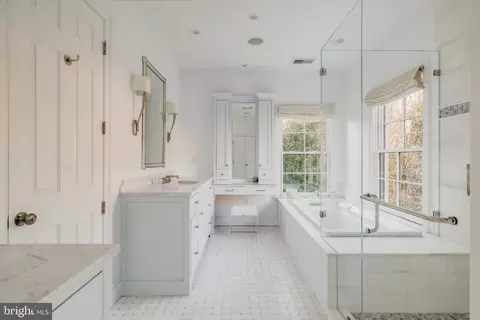 Bath - 4841 Kemble Pl NW, Washington, DC 20007 photo 2 of 9