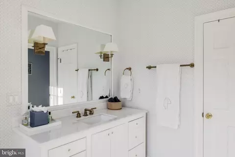 Bath - 4841 Kemble Pl NW, Washington, DC 20007 photo 5 of 9