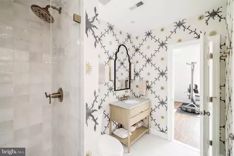 Bath - 4841 Kemble Pl NW, Washington, DC 20007 photo 8 of 9