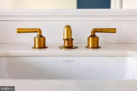Bath - 4841 Kemble Pl NW, Washington, DC 20007 photo 6 of 9