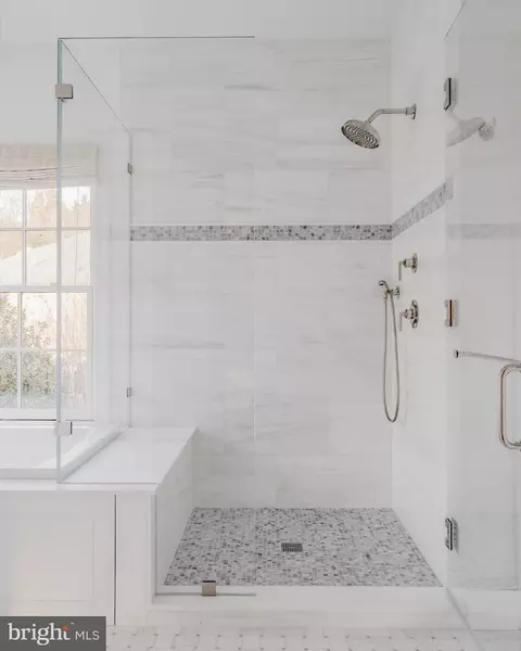 Bath - 4841 Kemble Pl NW, Washington, DC 20007 photo 4 of 9