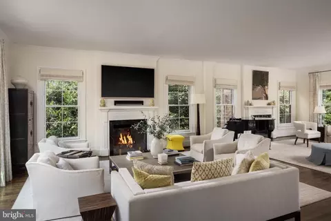 Living - 4841 Kemble Pl NW, Washington, DC 20007 photo 2 of 3