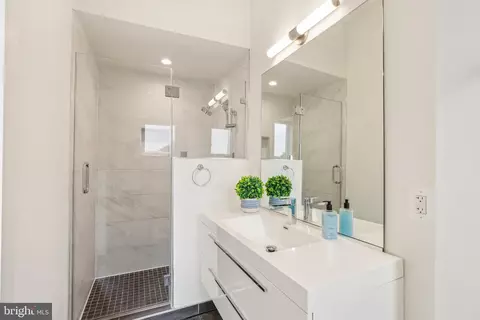 1214 Queen St NE, Washington, DC 20002 photo 4