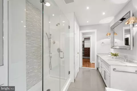 Bath - 4050 Mansion Dr NW, Washington, DC 20007 photo 3 of 5