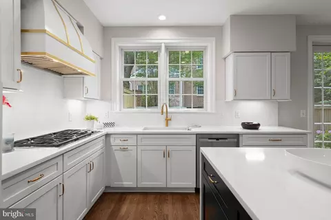 Kitchen - 4050 Mansion Dr NW, Washington, DC 20007 photo 2 of 3