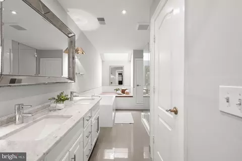 Bath - 4050 Mansion Dr NW, Washington, DC 20007 photo 1 of 5
