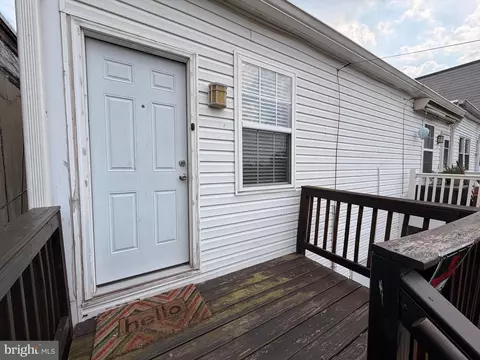 Exterior - 1840 D St NE #4, Washington, DC 20002 photo 3 of 4
