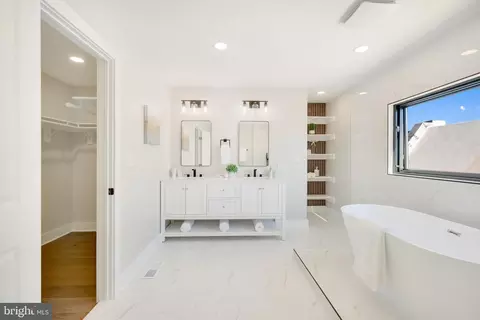 Bath - 21 16th St SE, Washington, DC 20003 photo 3 of 5