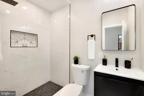 Bath - 21 16th St SE, Washington, DC 20003 photo 2 of 5