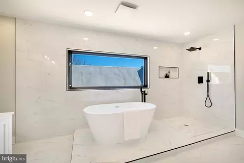 Bath - 21 16th St SE, Washington, DC 20003 photo 4 of 5