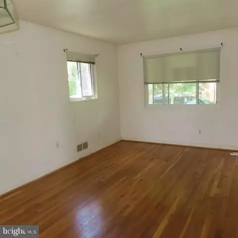 Living - 819 Oglethorpe St NE, Washington, DC 20011 photo 1 of 1