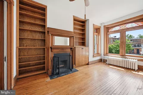 Living - 406 10th St SE, Washington, DC 20003 photo 2 of 4