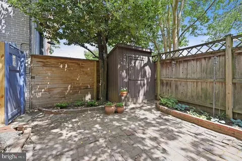 Exterior - 406 10th St SE, Washington, DC 20003 photo 4 of 5