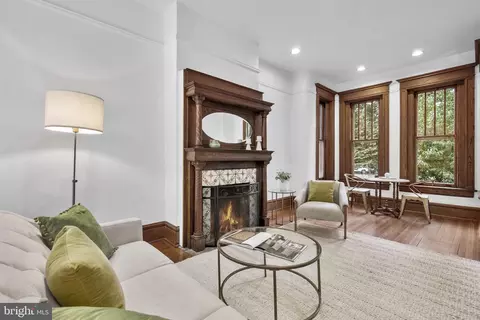 Living - 727 Massachusetts Ave NE, Washington, DC 20002 photo 2 of 3