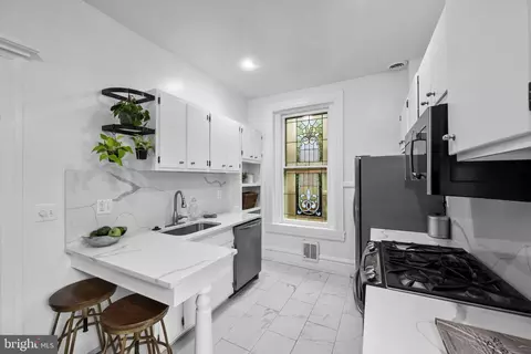 Kitchen - 727 Massachusetts Ave NE, Washington, DC 20002 photo 2 of 8