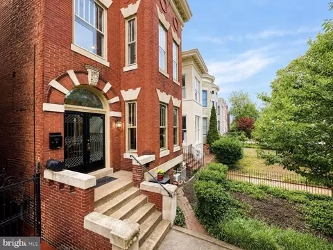 Exterior - 727 Massachusetts Ave NE, Washington, DC 20002 photo 9 of 9