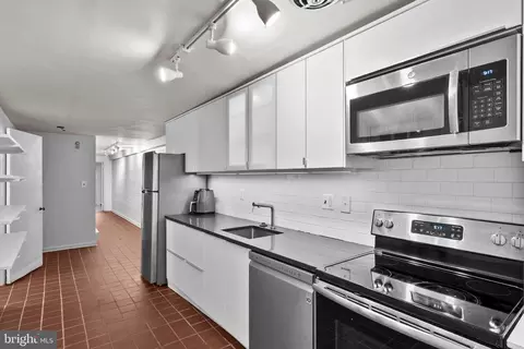 Kitchen - 727 Massachusetts Ave NE, Washington, DC 20002 photo 7 of 8
