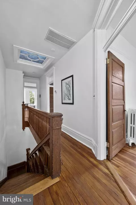 Entry Way - 727 Massachusetts Ave NE, Washington, DC 20002 photo 6 of 8