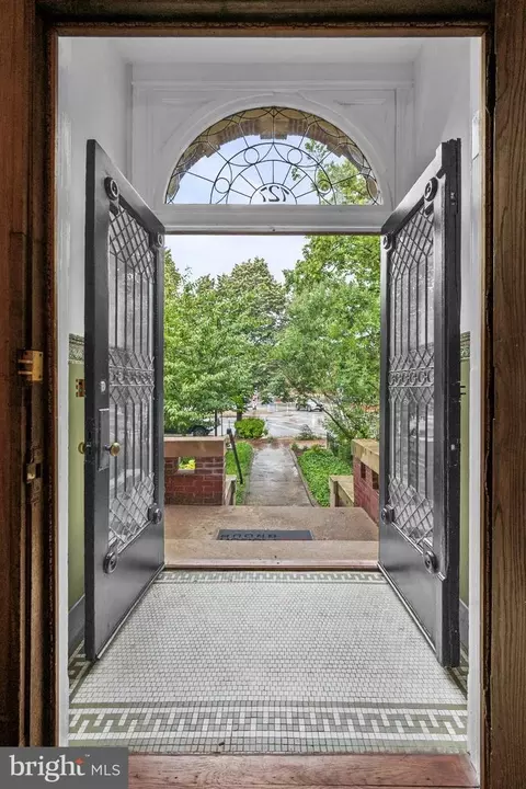 Entry Way - 727 Massachusetts Ave NE, Washington, DC 20002 photo 1 of 8