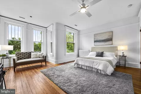 Bedroom - 727 Massachusetts Ave NE, Washington, DC 20002 photo 1 of 8