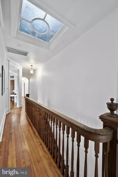 Entry Way - 727 Massachusetts Ave NE, Washington, DC 20002 photo 7 of 8