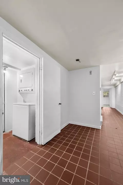 Entry Way - 727 Massachusetts Ave NE, Washington, DC 20002 photo 8 of 8