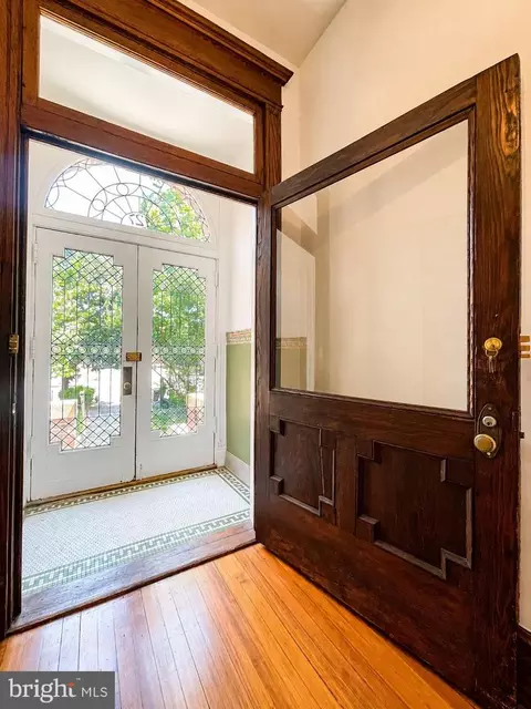 Entry Way - 727 Massachusetts Ave NE, Washington, DC 20002 photo 2 of 8