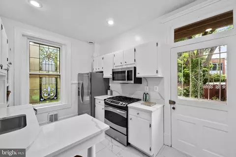Kitchen - 727 Massachusetts Ave NE, Washington, DC 20002 photo 5 of 8
