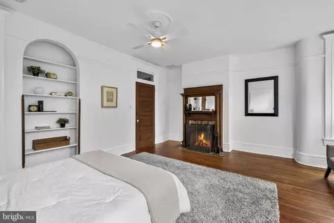 Bedroom - 727 Massachusetts Ave NE, Washington, DC 20002 photo 4 of 8