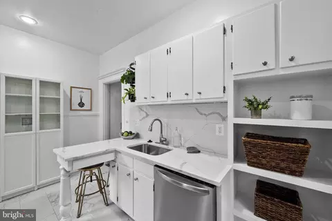 Kitchen - 727 Massachusetts Ave NE, Washington, DC 20002 photo 3 of 8