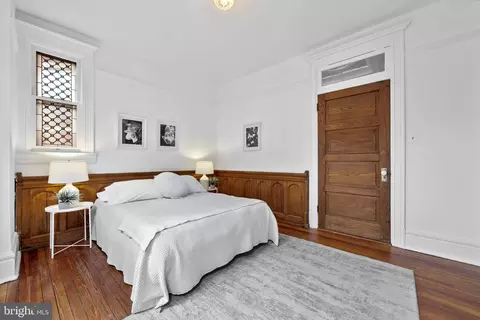 Bedroom - 727 Massachusetts Ave NE, Washington, DC 20002 photo 6 of 8