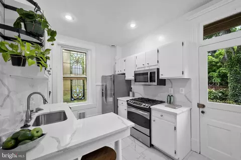 Kitchen - 727 Massachusetts Ave NE, Washington, DC 20002 photo 1 of 8
