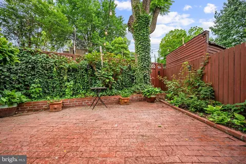 Exterior - 727 Massachusetts Ave NE, Washington, DC 20002 photo 8 of 9