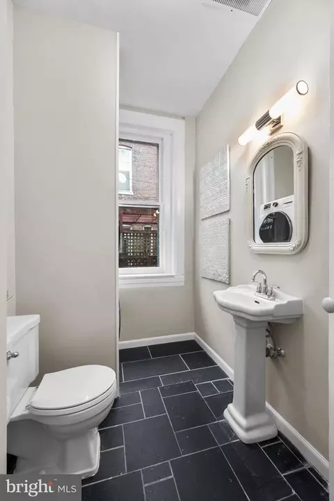 Bath - 727 Massachusetts Ave NE, Washington, DC 20002 photo 1 of 3