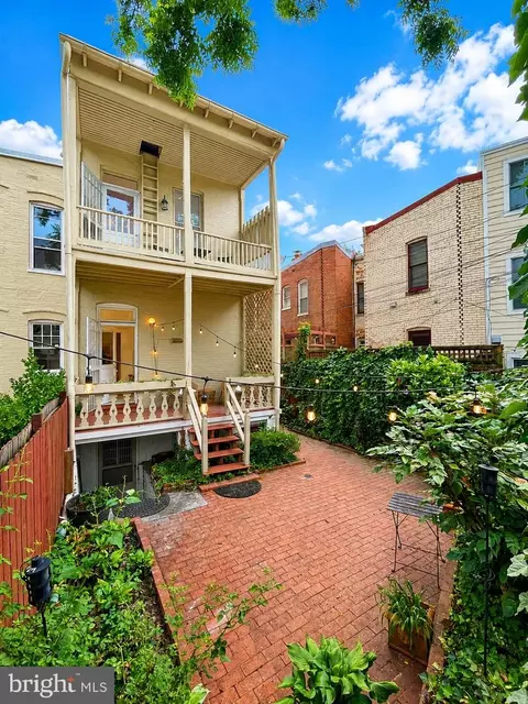 Exterior - 727 Massachusetts Ave NE, Washington, DC 20002 photo 5 of 9