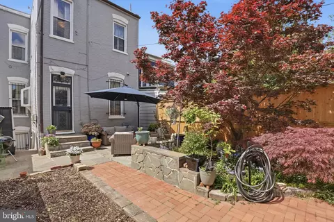 Exterior - 721 10th St NE, Washington, DC 20002 photo 2 of 6