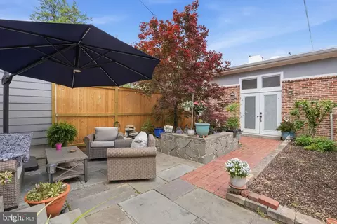 Exterior - 721 10th St NE, Washington, DC 20002 photo 3 of 6