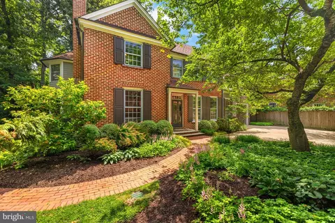 3847 Macomb St NW, Washington, DC 20016