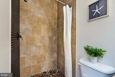 Bath - 236 Warren St NE, Washington, DC 20002 photo 2 of 6