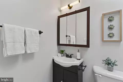 Bath - 236 Warren St NE, Washington, DC 20002 photo 3 of 6