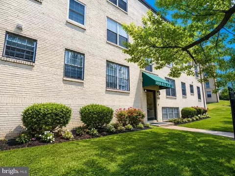 4508 B St SE #4, Washington, DC 20019