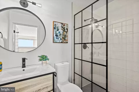 Bath - 732 15th St SE #6, Washington, DC 20003 photo 4 of 4