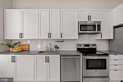 Kitchen - 732 15th St SE #6, Washington, DC 20003 photo 3 of 4