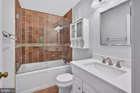 Bath - 3271 Sutton Pl NW #D, Washington, DC 20016 photo 2 of 3