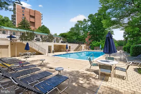 Exterior - 3271 Sutton Pl NW #D, Washington, DC 20016 photo 7 of 11