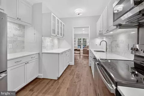 Kitchen - 3271 Sutton Pl NW #D, Washington, DC 20016 photo 1 of 2