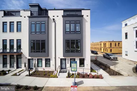 61 Lower Service Ct NW #901, Washington, DC 20001